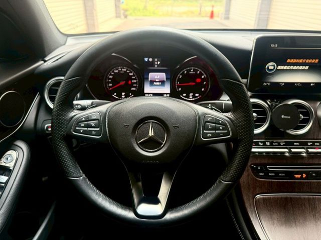 2019年 GLC300 Coupe 4Matic AMG 23P跟車/黑色天篷/盲點偵測/雙前加熱座椅/腳踢電尾  第18張相片