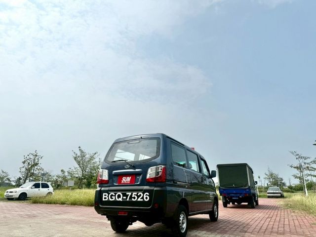 2020年 凌利A180 1.5c 手排 箱式 藍 原版件 光感頭燈 盲點偵測 行車記錄器前後錄 後座出風口  第4張相片