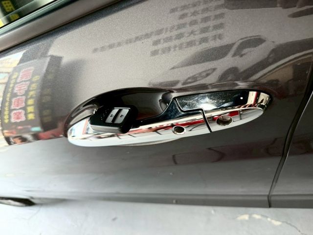 2019年 Honda HRV S版 配備:免鑰匙~摸門解鎖~定速巡航~倒車顯影~電折後視鏡~行車記錄器  第7張相片