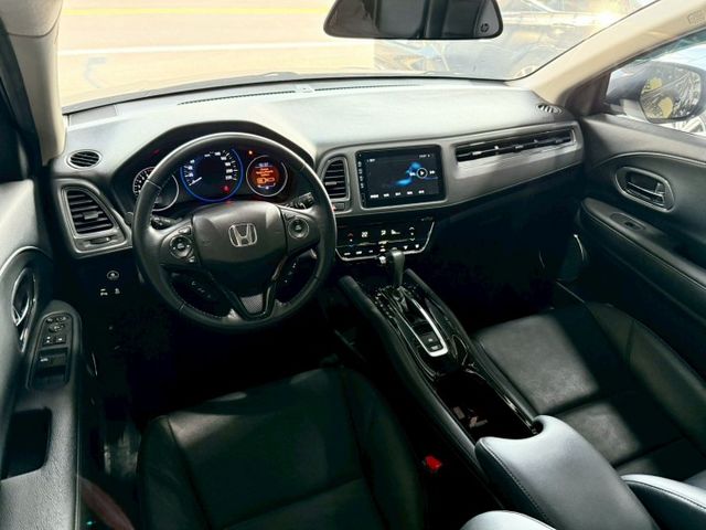 2019年 Honda HRV S版 配備:免鑰匙~摸門解鎖~定速巡航~倒車顯影~電折後視鏡~行車記錄器  第11張相片