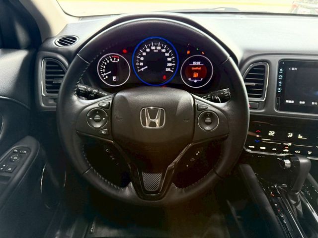 2019年 Honda HRV S版 配備:免鑰匙~摸門解鎖~定速巡航~倒車顯影~電折後視鏡~行車記錄器  第15張相片