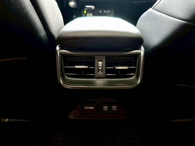 2020年 Lexus ES200 頂級版 免鑰匙~摸門解鎖~ACC跟車~盲點~Carplay~無線充電盤~雙冷熱通風椅  第18張相片