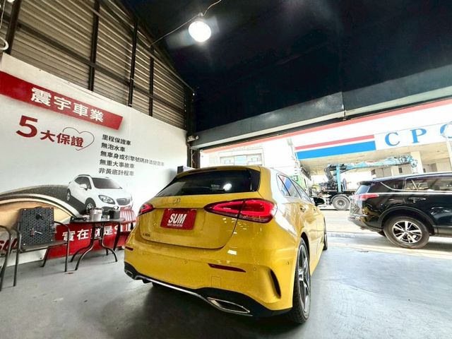 2020年Benz A180 AMG 原版件 配備: 免鑰匙/摸門/倒車影像/自動停車/空力套件/盲點/雙前電動記憶座椅  第4張相片