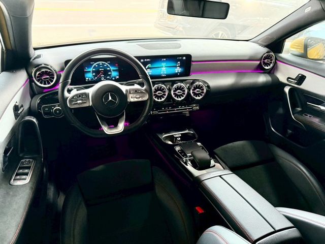 2020年Benz A180 AMG 原版件 配備: 免鑰匙/摸門/倒車影像/自動停車/空力套件/盲點/雙前電動記憶座椅  第12張相片
