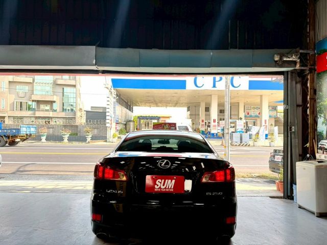 2011年 Lexus IS 250 黑色 免鑰匙/摸門解索/HID頭燈/電動天窗/換檔撥片  第5張相片
