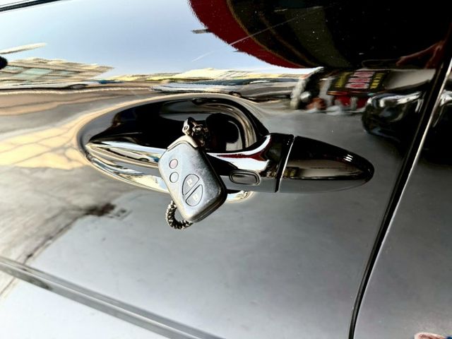 2011年 Lexus IS 250 黑色 免鑰匙/摸門解索/HID頭燈/電動天窗/換檔撥片  第7張相片