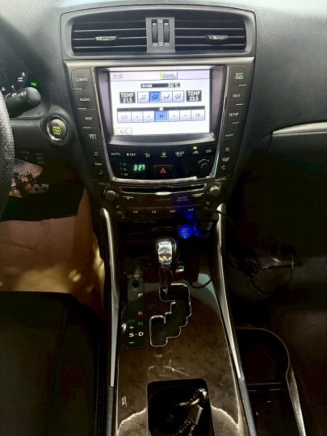 2011年 Lexus IS 250 黑色 免鑰匙/摸門解索/HID頭燈/電動天窗/換檔撥片  第13張相片