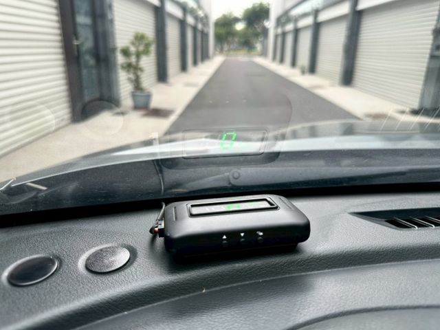 2021年 Kicks 智行旗艦版  升級環倉氣氛燈/360環景/免鑰匙摸門/Carplay/盲點  第15張相片