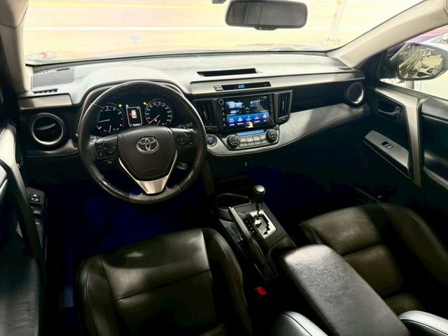 2016年 Toyota Rav4 頂級 小改款 配備:免鑰匙/摸門/TSS跟車/車道偏移/倒車顯影/駕駛座電動調整  第13張相片
