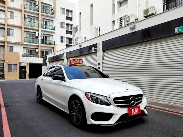 2018 BENZ C300 AMG 4-MATIC/AMG夜色套件/免鑰匙/柏林之音/全景天窗/雙前座加熱椅/盲點偵測  第1張相片