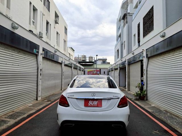 2018 BENZ C300 AMG 4-MATIC/AMG夜色套件/免鑰匙/柏林之音/全景天窗/雙前座加熱椅/盲點偵測  第5張相片