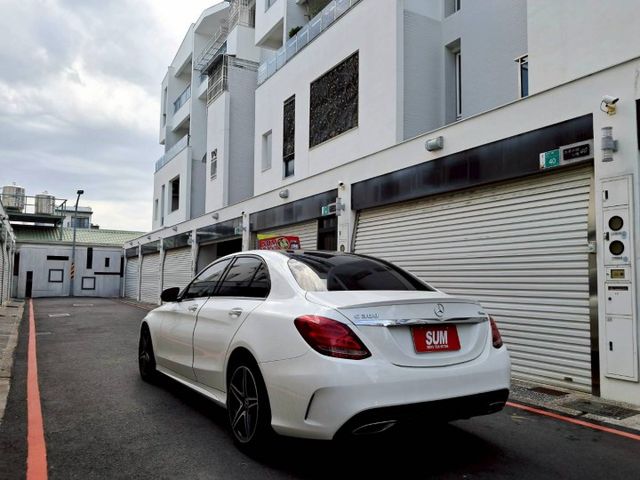 2018 BENZ C300 AMG 4-MATIC/AMG夜色套件/免鑰匙/柏林之音/全景天窗/雙前座加熱椅/盲點偵測  第6張相片