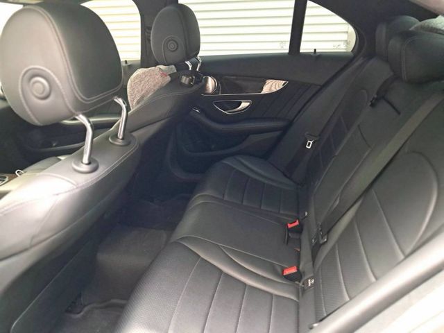 2018 BENZ C300 AMG 4-MATIC/AMG夜色套件/免鑰匙/柏林之音/全景天窗/雙前座加熱椅/盲點偵測  第9張相片