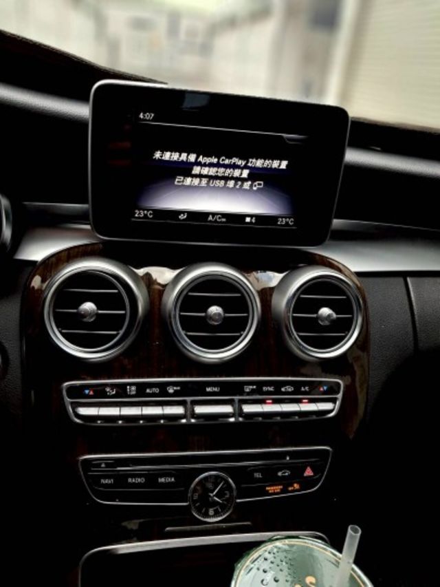 2018 BENZ C300 AMG 4-MATIC/AMG夜色套件/免鑰匙/柏林之音/全景天窗/雙前座加熱椅/盲點偵測  第12張相片