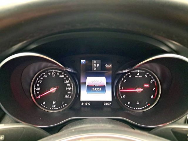 2018 BENZ C300 AMG 4-MATIC/AMG夜色套件/免鑰匙/柏林之音/全景天窗/雙前座加熱椅/盲點偵測  第13張相片