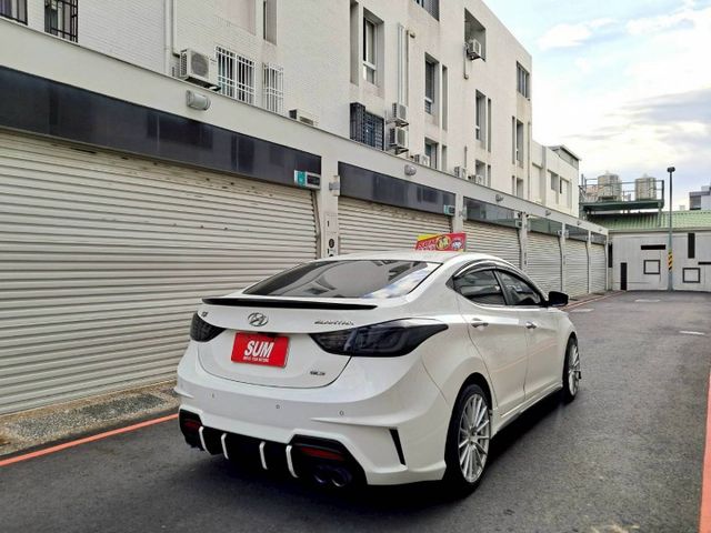2016 Hyundai Elantra 升級：JGTC前後大包/魚眼大燈/JGTC專用霧燈/安卓機/燻黑尾燈/免鑰匙  第4張相片
