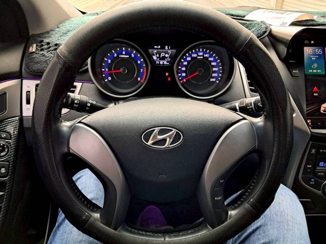 2016 Hyundai Elantra 升級：JGTC前後大包/魚眼大燈/JGTC專用霧燈/安卓機/燻黑尾燈/免鑰匙  第10張相片
