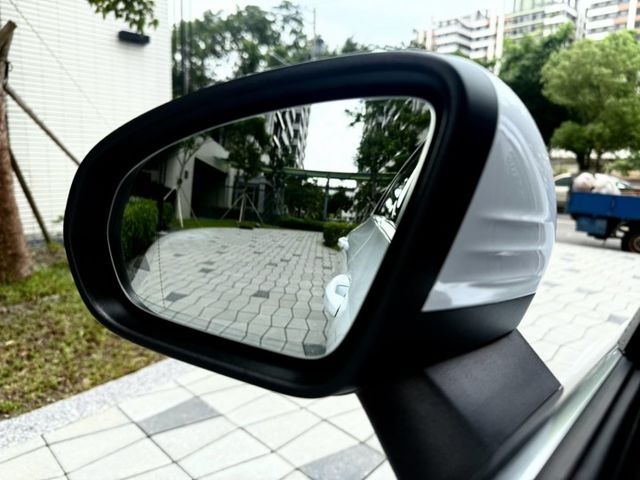 2021 CLA250 AMG 4MATIC 全車包膜白色/一階電腦優化/中尾段排氣/23P套件/盲點偵測  第10張相片