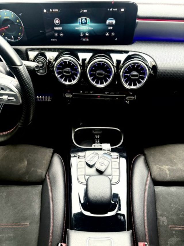 2021 CLA250 AMG 4MATIC 全車包膜白色/一階電腦優化/中尾段排氣/23P套件/盲點偵測  第14張相片