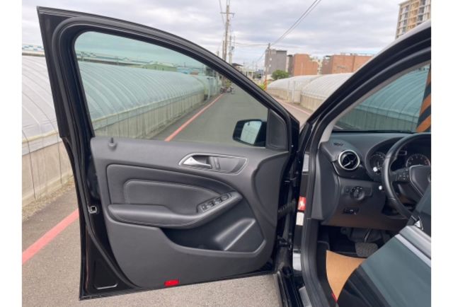 Benz B180  第7張相片