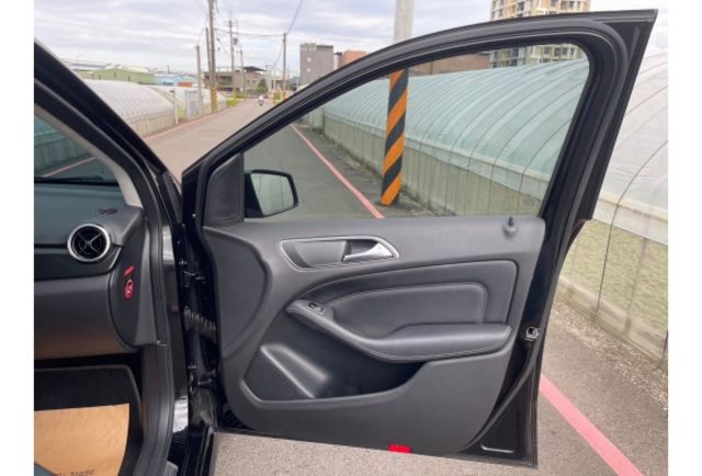 Benz B180  第13張相片