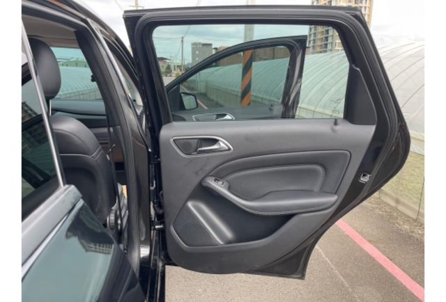 Benz B180  第14張相片