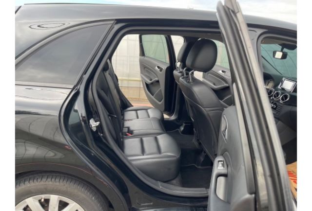Benz B180  第15張相片