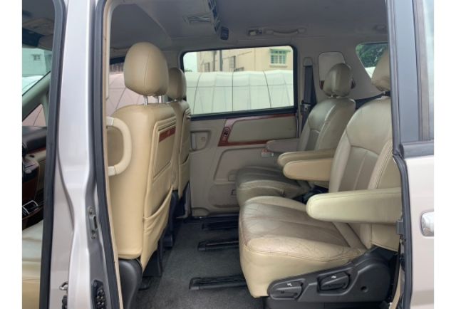 Nissan QRV  第9張相片