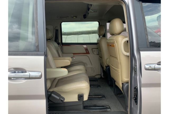 Nissan QRV  第10張相片