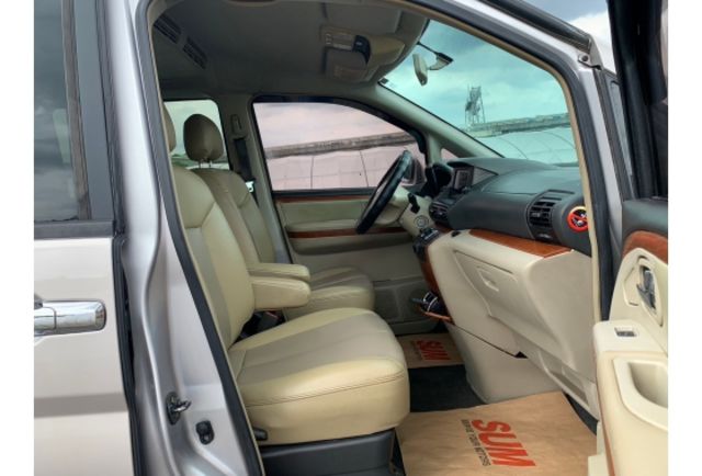 Nissan QRV  第11張相片