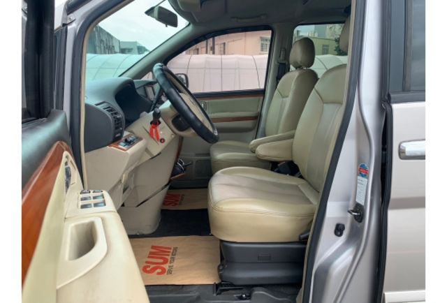 Nissan QRV  第13張相片