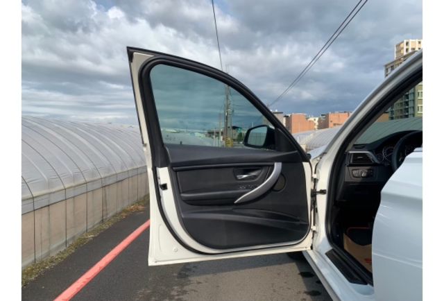 BMW 320I  第7張相片