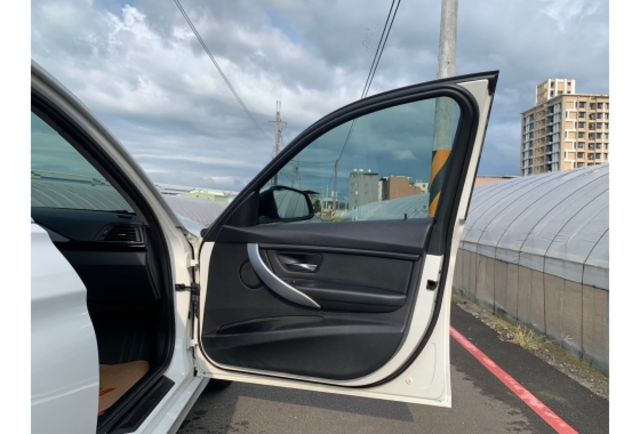 BMW 320I  第10張相片