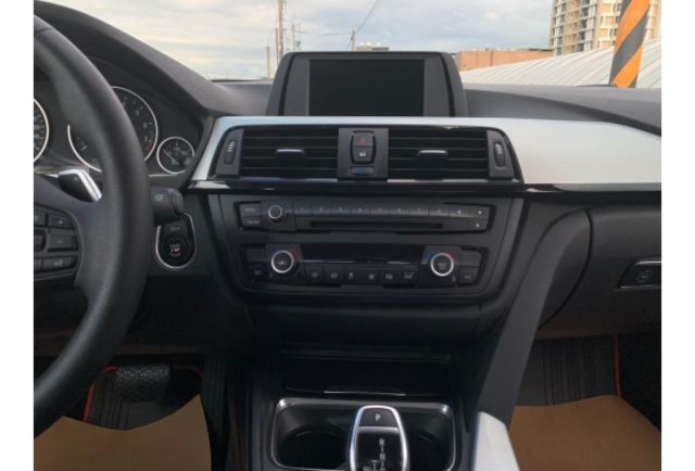 BMW 320I  第14張相片