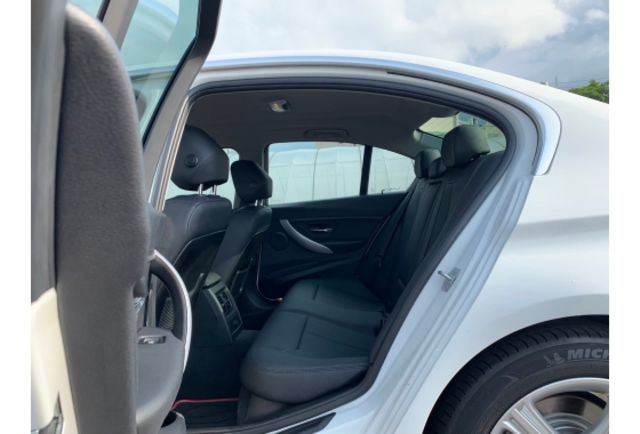 BMW 320I  第18張相片