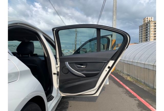 BMW 320I  第20張相片