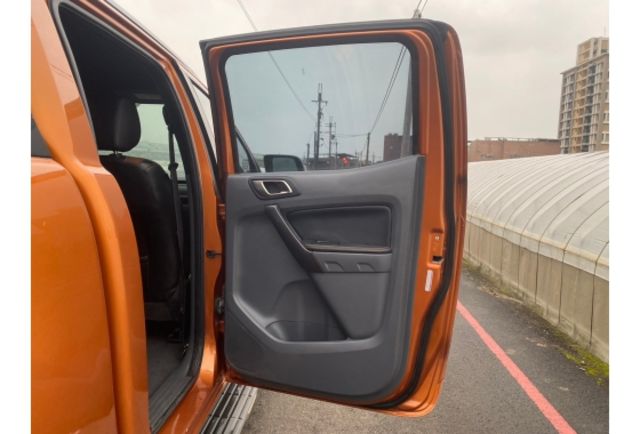 Ford RANGER  第15張相片