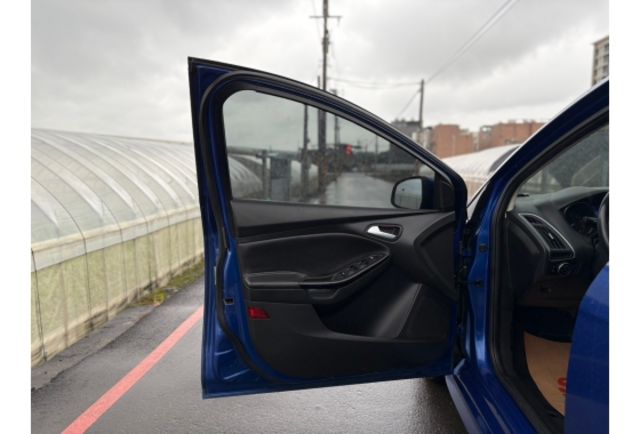 Ford FOCUS  第7張相片