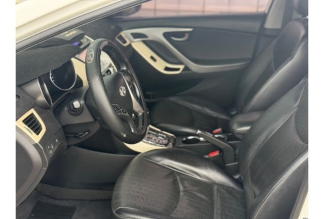 Hyundai ELANTRA  第8張相片