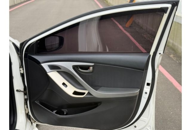 Hyundai ELANTRA  第9張相片