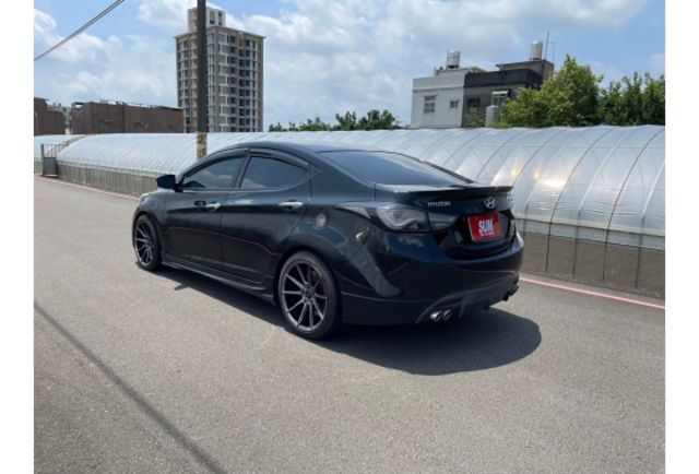 Hyundai ELANTRA  第4張相片