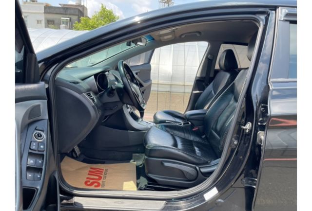 Hyundai ELANTRA  第8張相片