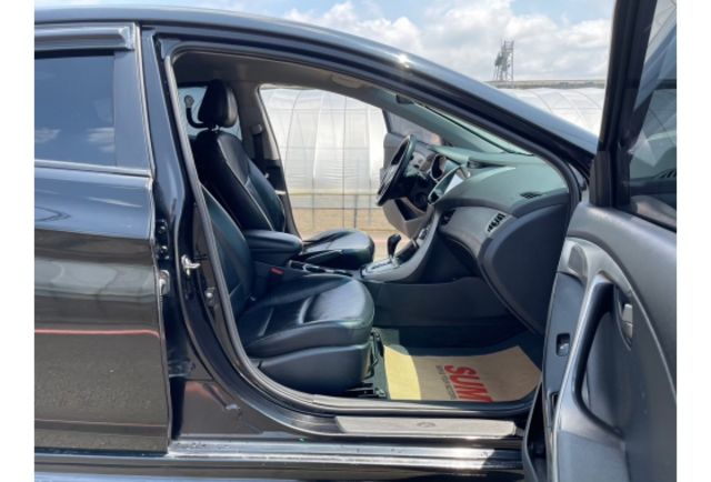 Hyundai ELANTRA  第10張相片