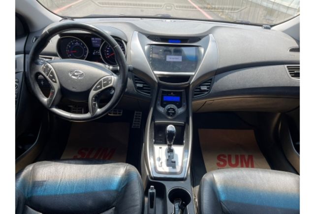 Hyundai ELANTRA  第11張相片
