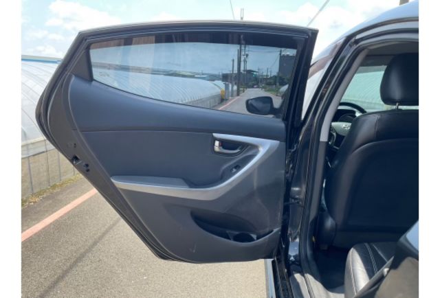 Hyundai ELANTRA  第12張相片