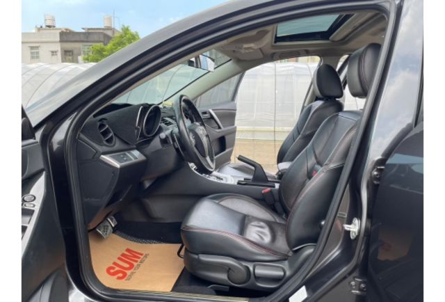 Mazda MAZDA3  第8張相片