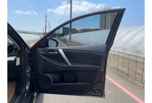 Mazda MAZDA3  第9張相片