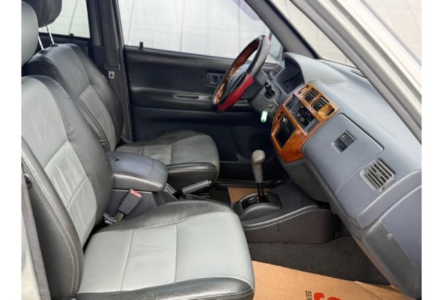 Toyota ZACE  第11張相片
