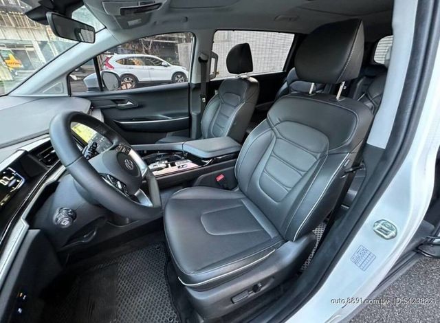 HYUNDAI現代 CUSTIN  第4張相片