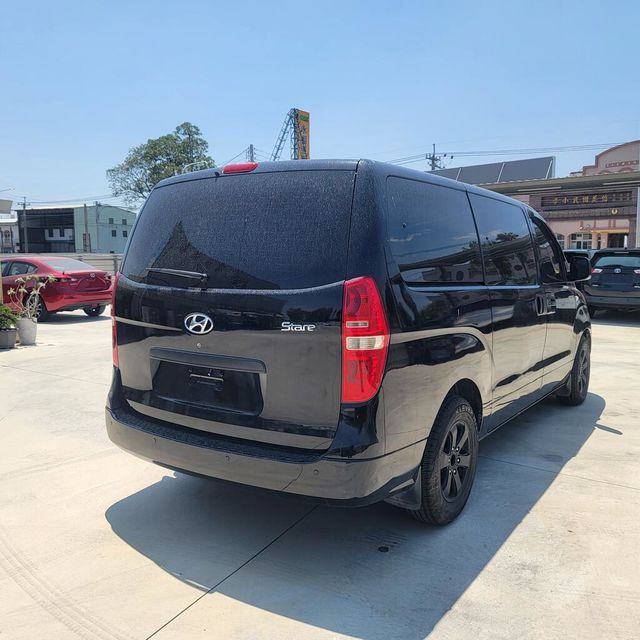 HYUNDAI現代 STAREX  第2張相片